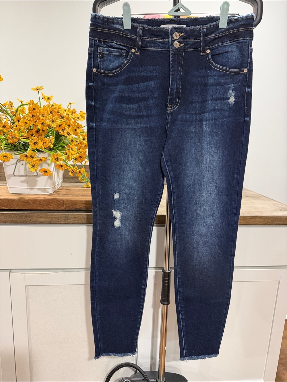 KanCan High Rise Dark Wash Ankle
Skinny Jeans distressed 13/30